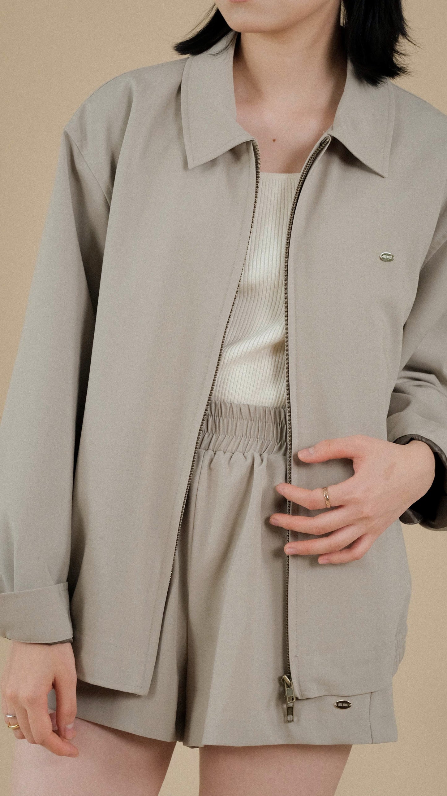 Loose-Fitting Jacket with Zipper