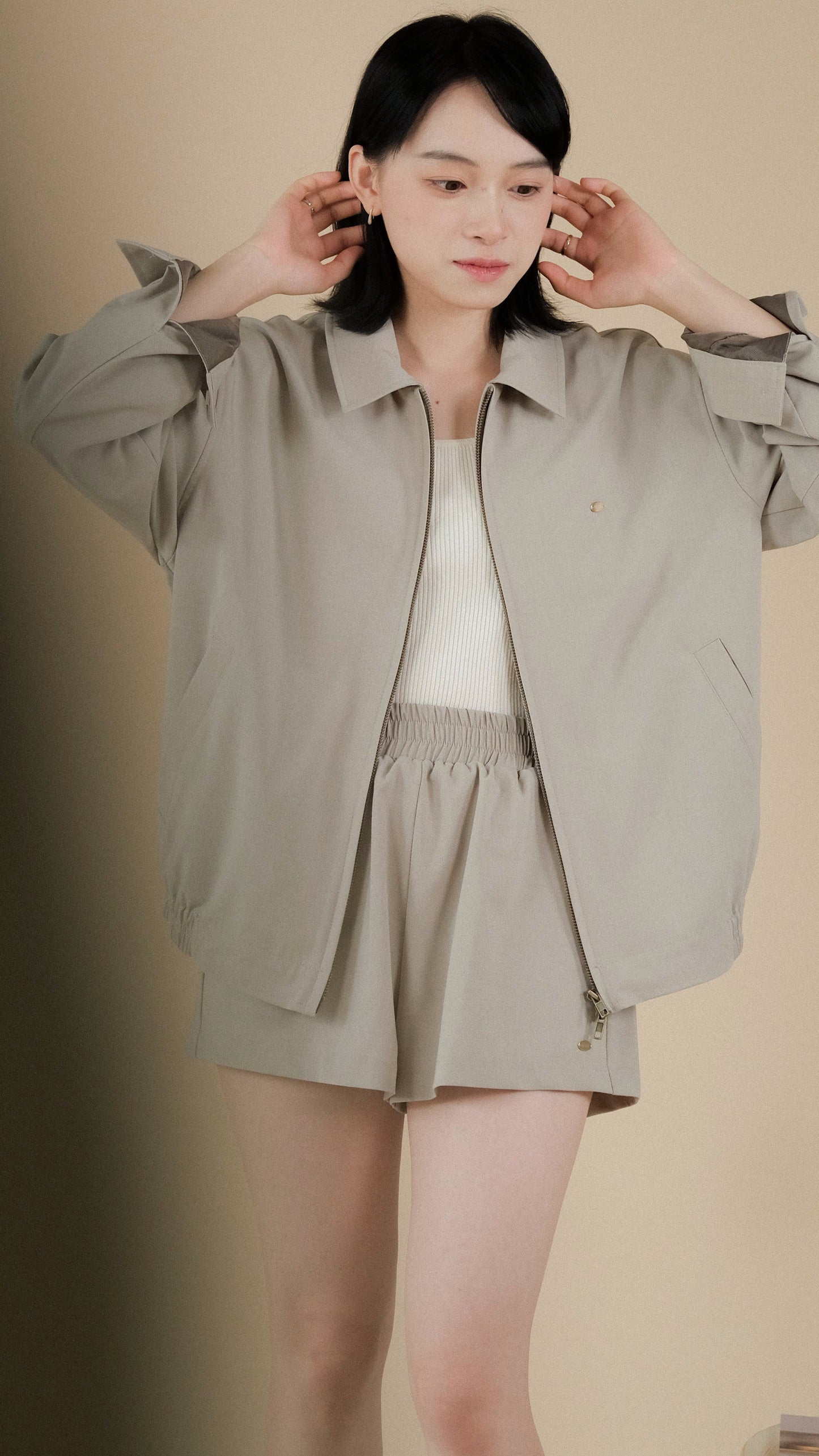 Loose-Fitting Jacket with Zipper