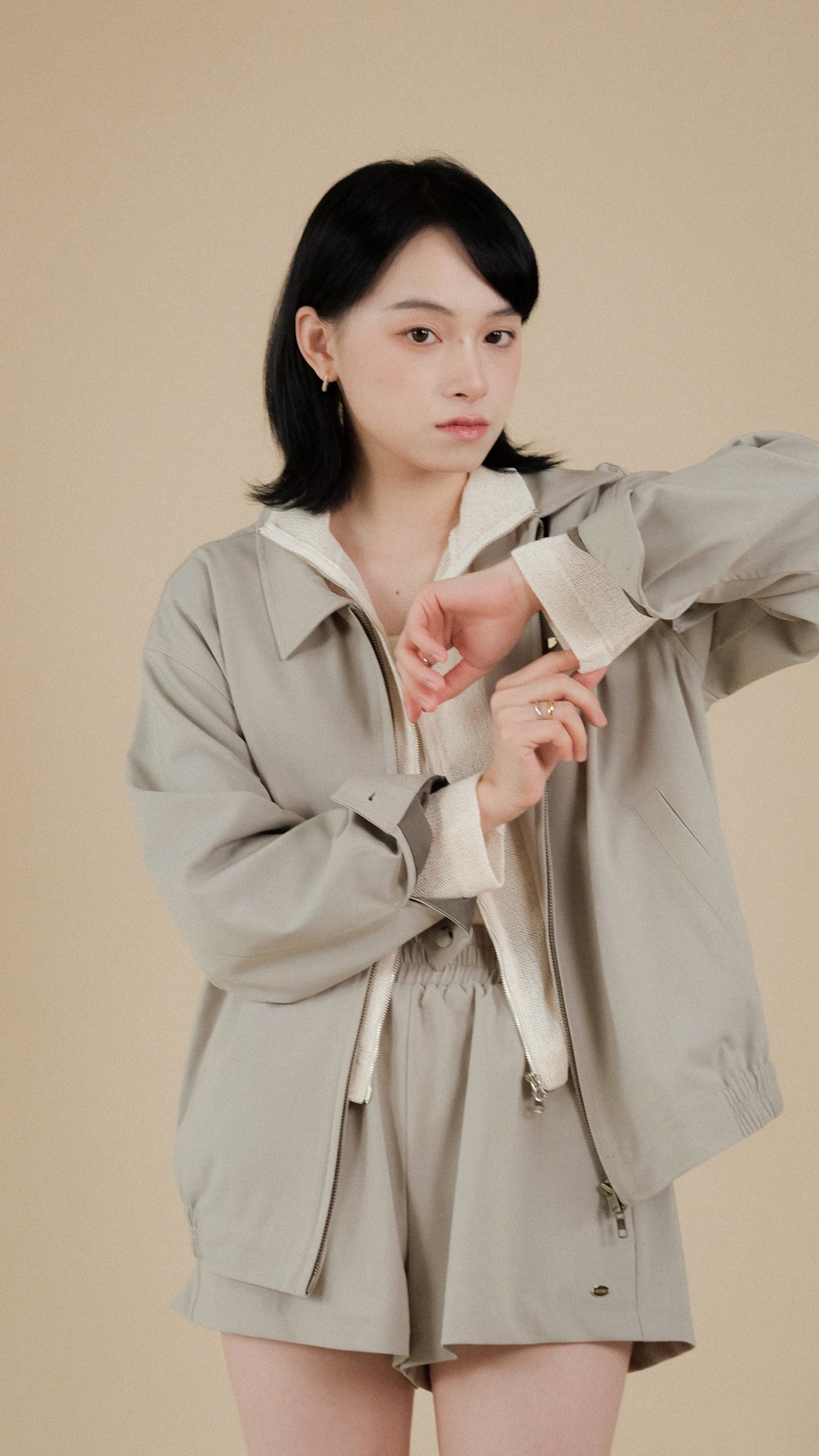 Loose-Fitting Jacket with Zipper